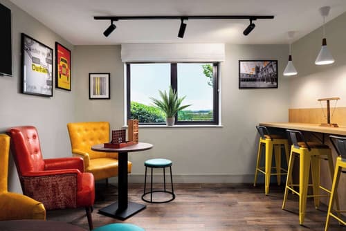 Super 8 by Wyndham Durham, Lobby