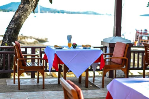 First Bungalow Beach Resort, Dining