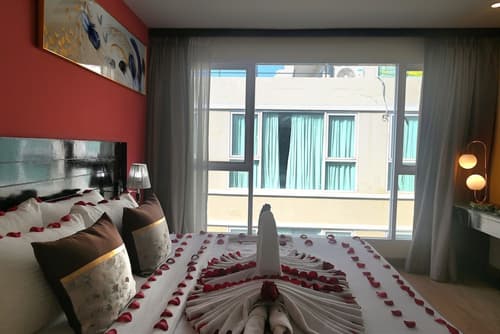 Boss Suites Nana Hotel, Room