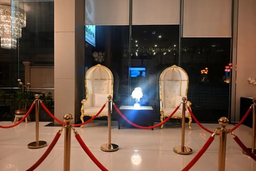 Boss Suites Nana Hotel, Lobby