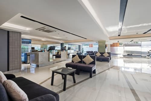 Golden Tulip Mandison Suites, Reception