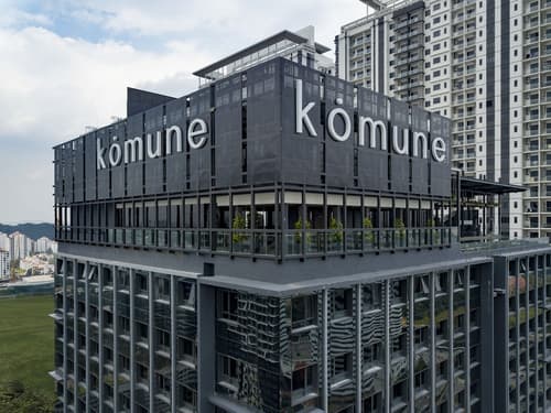 Komune Living, Primary image