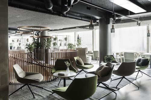 Noli Sörnäinen, Lobby sitting area