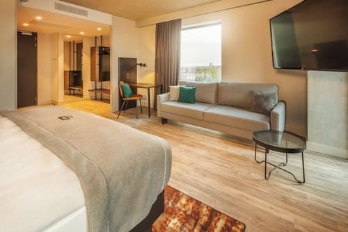 Holiday Inn - the niu, Fender Amsterdam by IHG