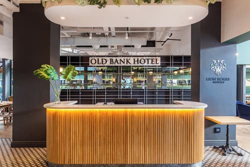 Old Bank Hotel, Reception
