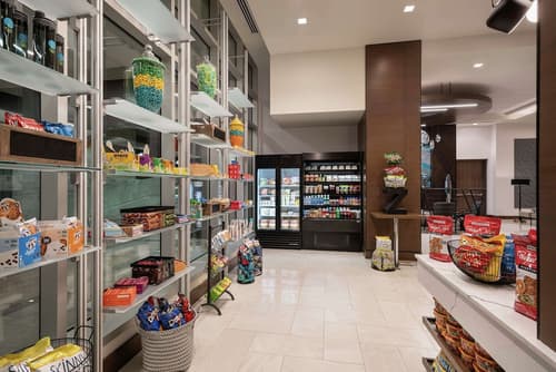 Home2 Suites by Hilton Denver Downtown Convention Center, Snack bar