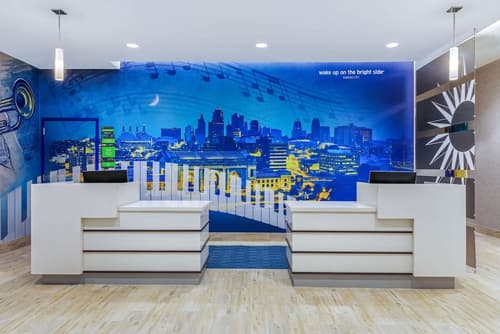 La Quinta Inn & Suites by Wyndham Kansas City Beacon Hill, Reception