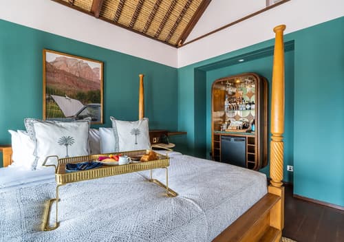 Ulu Cliffhouse, Room