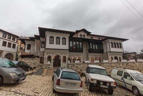 Hotel Onufri, Front of property