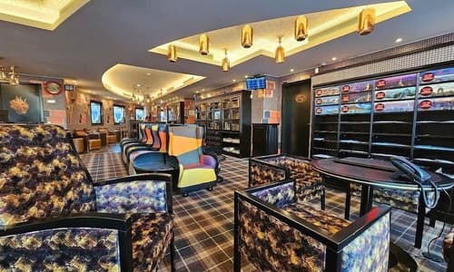 Hotel Jaguar Oporto – is Near the Metro, has Parking and a Shuttle Service between the Airport and the Hotel from 7AM to 8PM