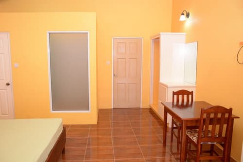 Hillview Apartments and Vehicle Rental, Room