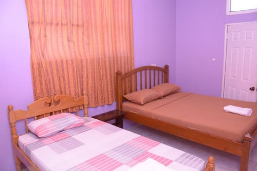 Hillview Apartments and Vehicle Rental, Room