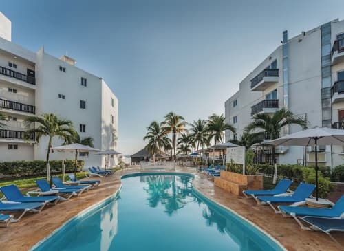 Hotel Imperial las Perlas, Outdoor pool