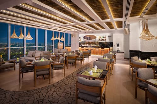 Taj Jumeirah Lakes Towers, Dining