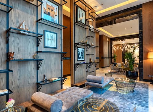 Taj Jumeirah Lakes Towers, Lobby sitting area