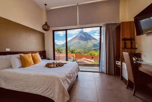 La Fortuna Lodge by Treebu Hotels