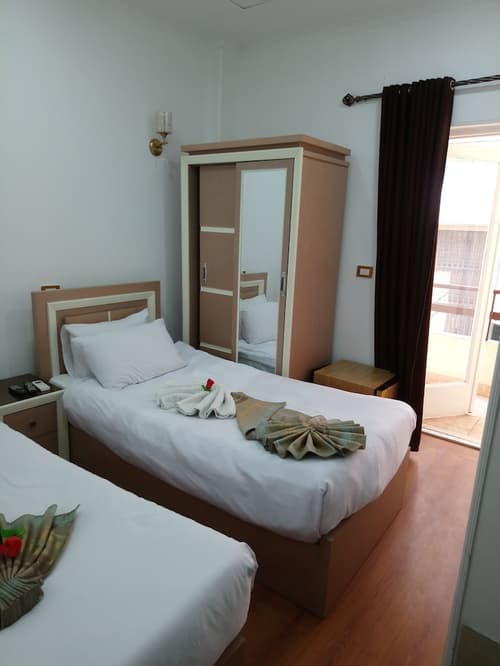 Cairo Hotel, Room