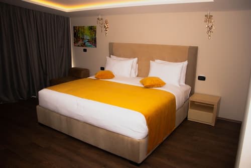 Albanopolis Hotel