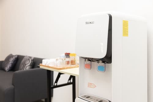 Nappiness Hotel, Lobby lounge