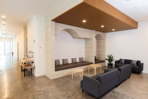 Nappiness Hotel, Lobby sitting area