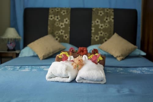 Evergreen Apartments, Room