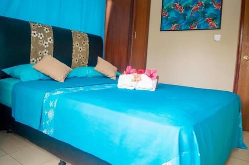 Evergreen Apartments, Room