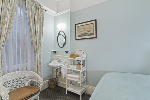 Golden Gate Hotel, Room