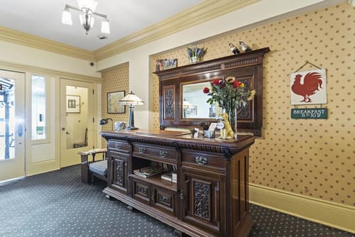 Golden Gate Hotel, Lobby