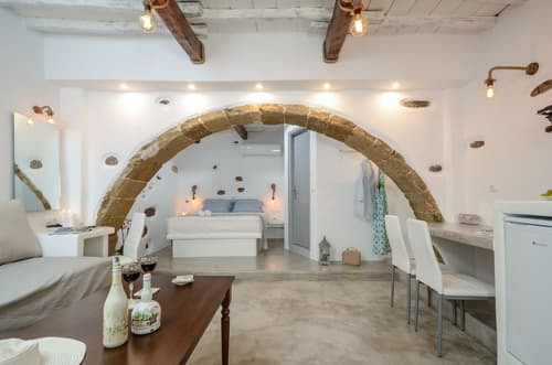 Venetian Suites, Primary image