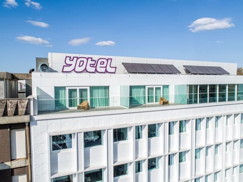 YOTEL Porto, Front of property
