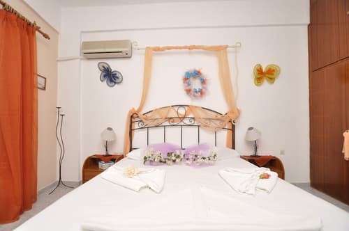 Manos Syros