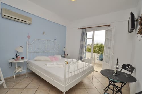 Manos Syros