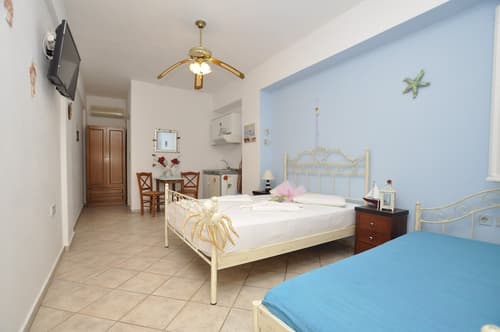 Manos Syros