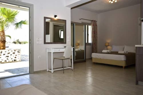 Alafouzos Studios, Room