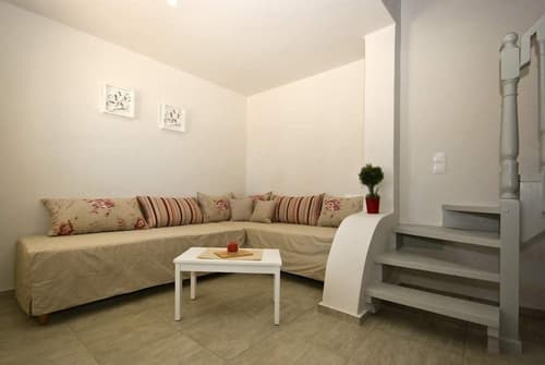 Alafouzos Studios, Room