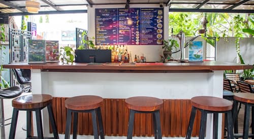 Amber Angkor Villa Hotel & Spa, Poolside bar