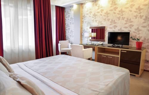 Tami Residence, Room