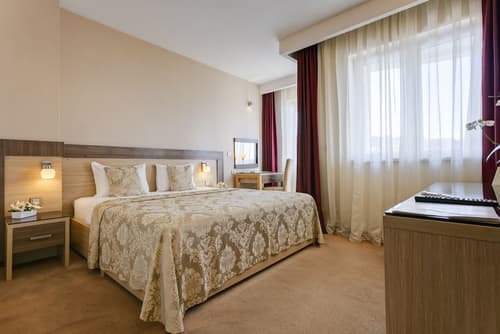 Tami Residence, Room