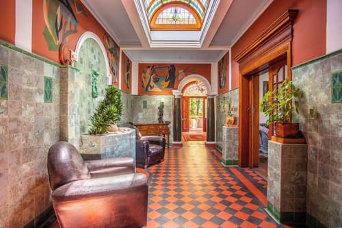 Cape Riviera Guesthouse, Interior entrance