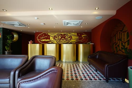 4 Monkeys Hotel, Lobby sitting area