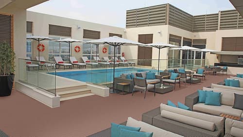 Centro Corniche Al Khobar, Bar (on property)