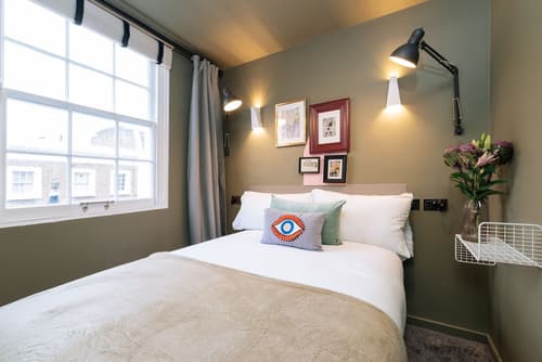 The Warwick by Nestor, Room