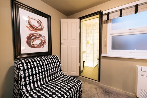 The Warwick by Nestor, Room