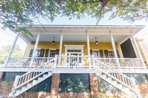 Anchuca Historic Mansion & Inn
