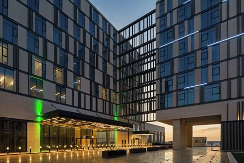 Holiday Inn Dubai Al-Maktoum Airport by IHG