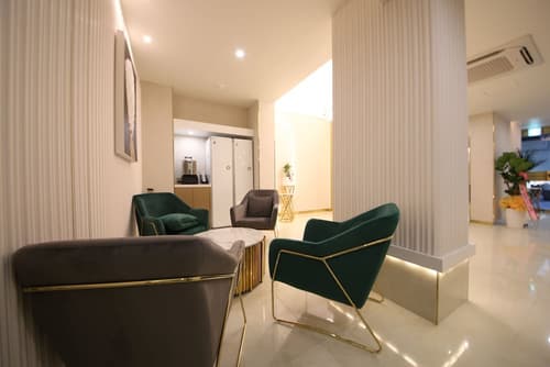 Den Basta Hotel, Lobby sitting area