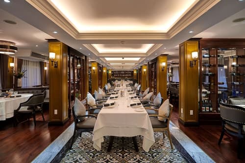 Paradise Grand Cruise, Restaurant