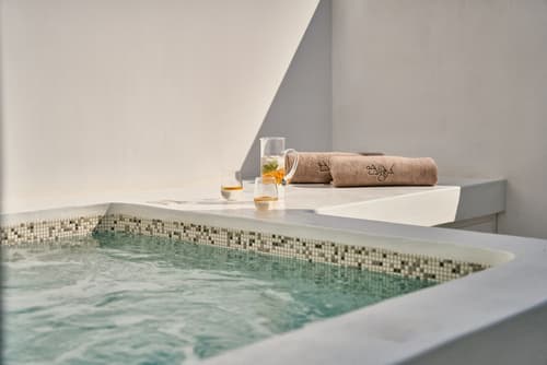 Alleys All-Suite Hotel & Spa, Room