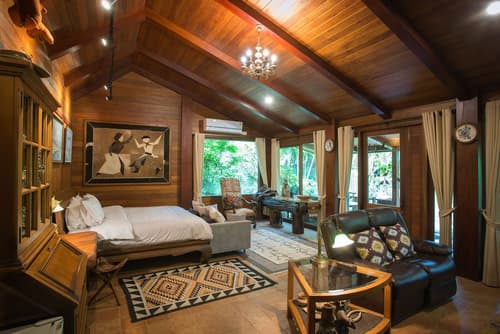 Cattani's Riverside Home, Room