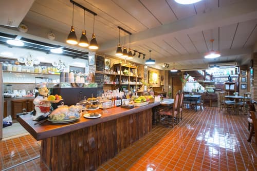 Cattani's Riverside Home, Restaurant